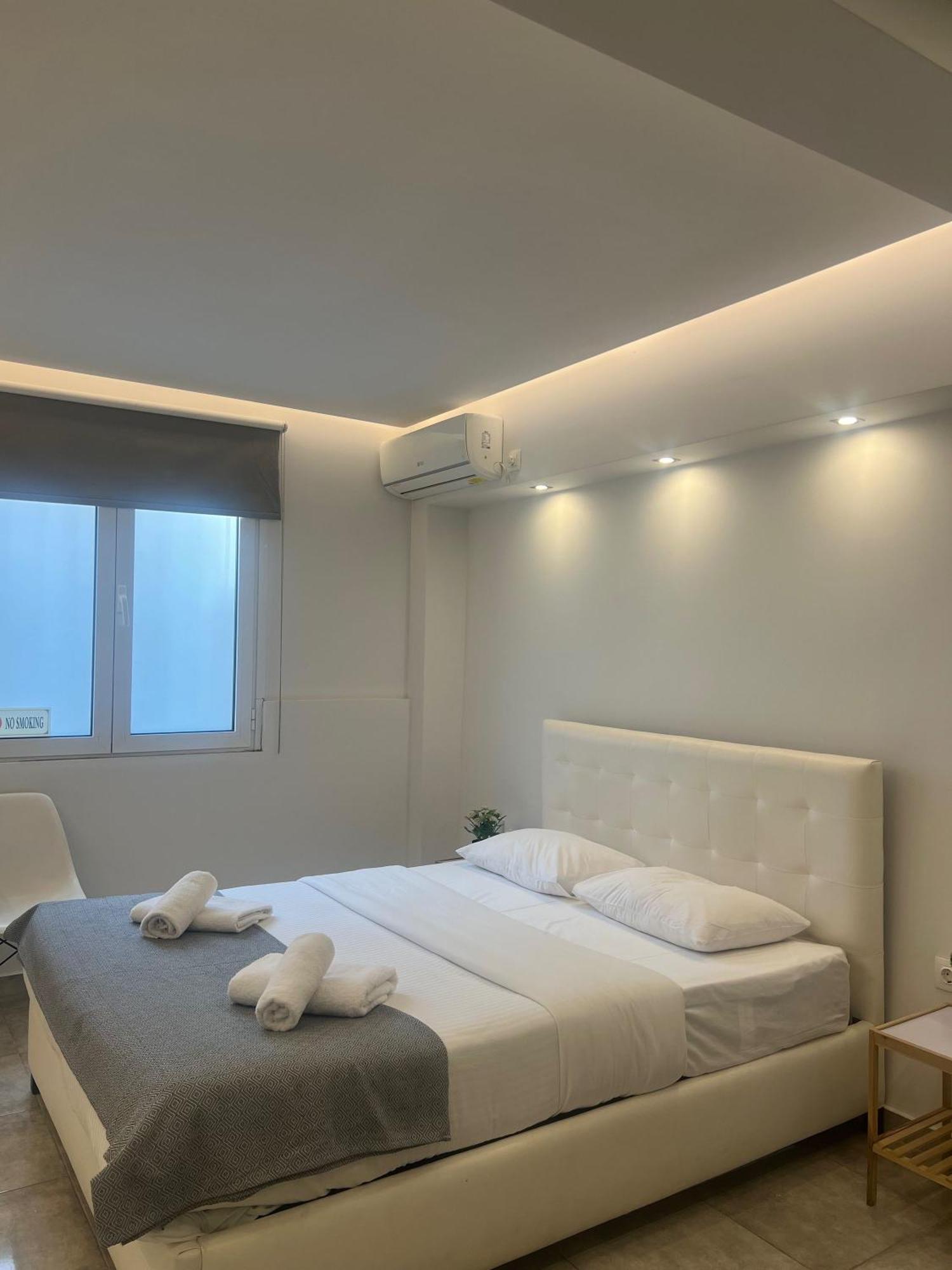 Purple- Lux Studio 2' From Metro Petralona Athen Exterior foto