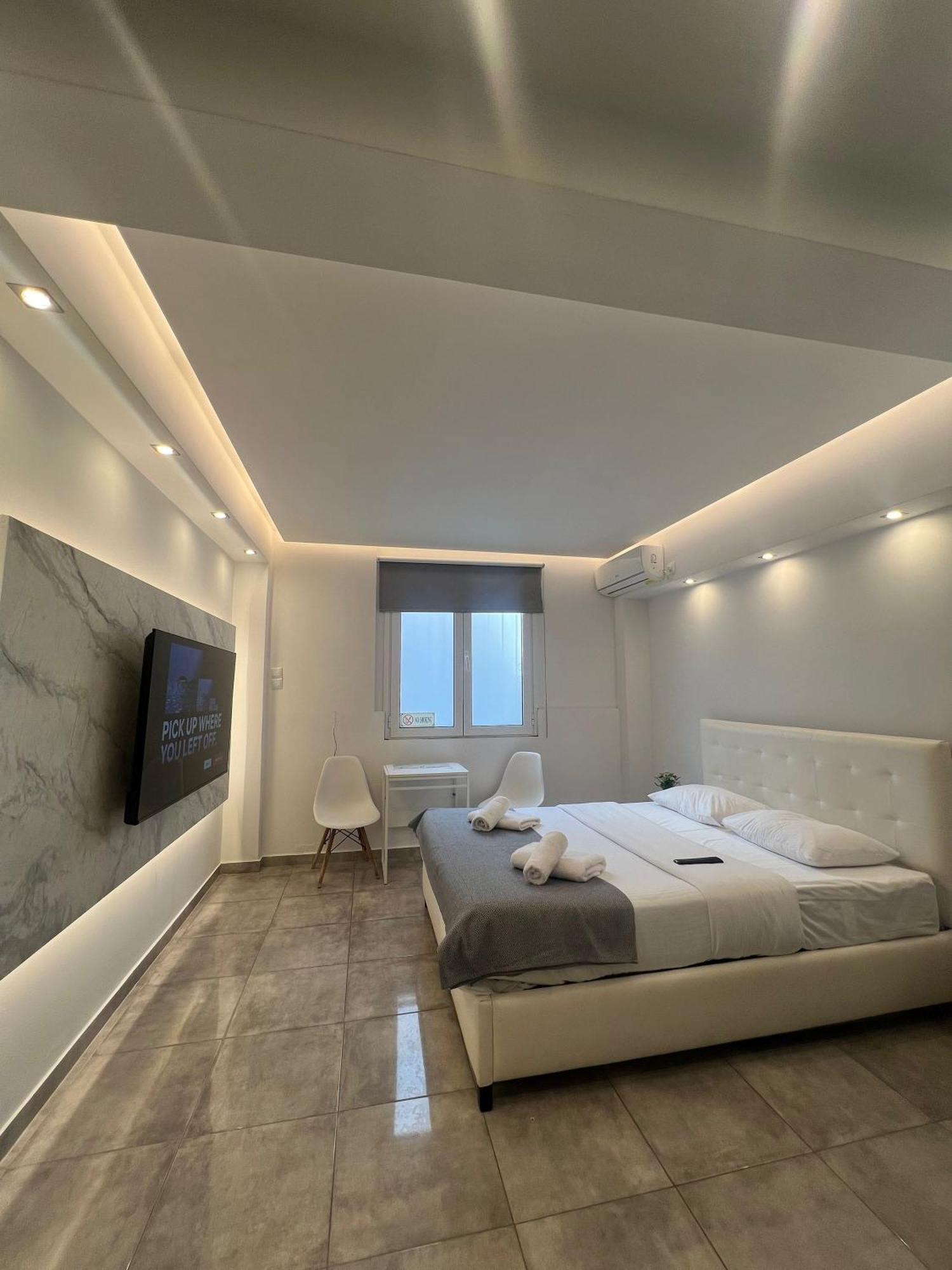Purple- Lux Studio 2' From Metro Petralona Athen Exterior foto